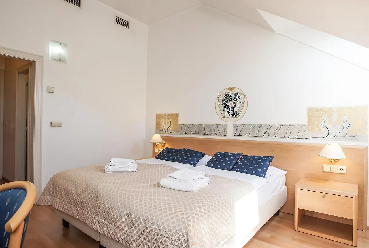 Hotel Tivoli Prága 3*,  Csehország