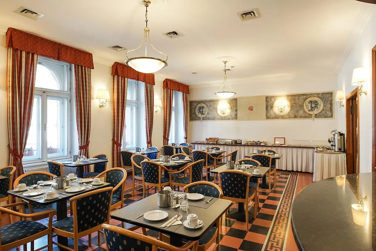 ***  Hotel Tivoli Prag Çek Cumhuriyeti